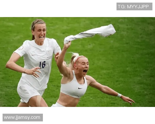 足球明星进球后激情扔球衣庆祝引发球迷热烈反响与讨论